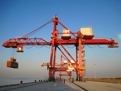 ship to shore container crane